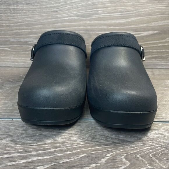 Crocs Sarah Black Rubber Women’s Sz 7 Slip On Buckle Strap Heeled Clogs Mules - Picture 2 of 11